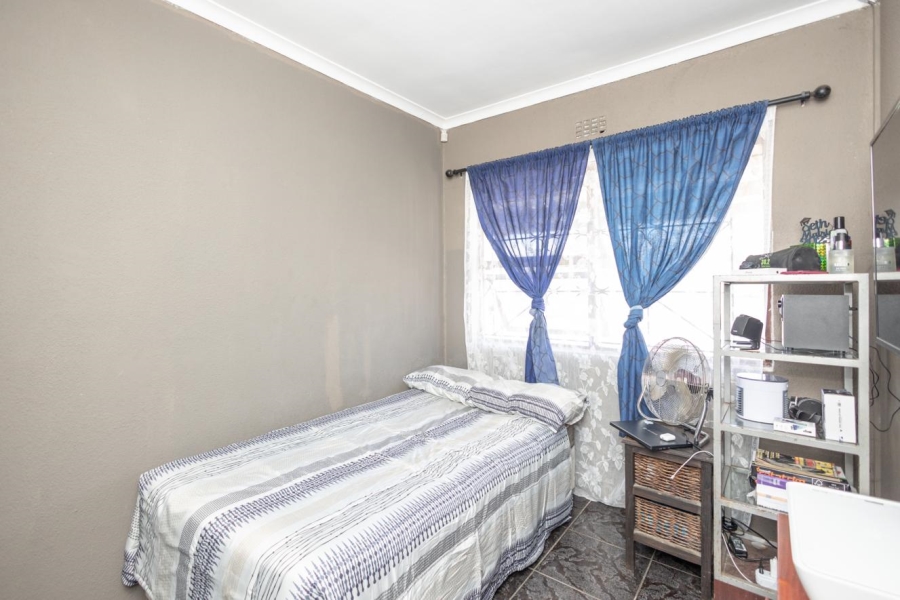 2 Bedroom Property for Sale in Peerless Park East Western Cape